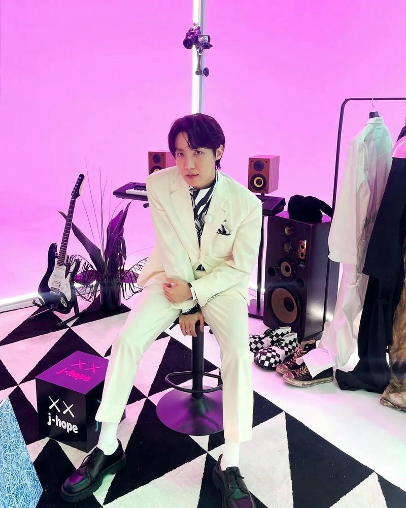 ảnh j hope mới nhất 13