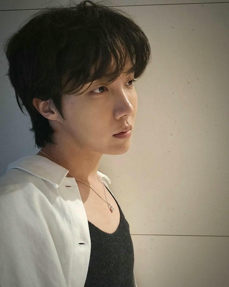 ảnh j hope mới nhất 32