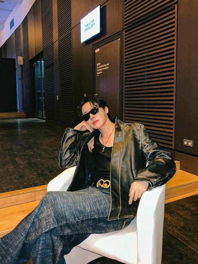 ảnh j hope mới nhất 36
