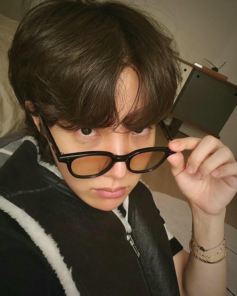 ảnh j hope mới nhất 40