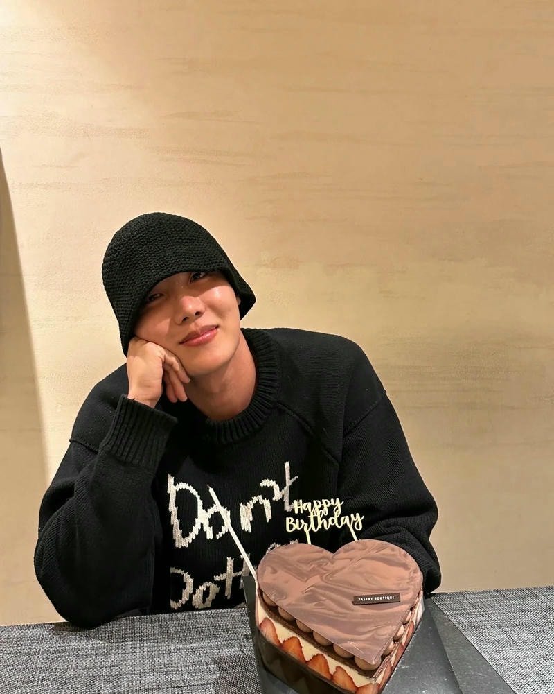 ảnh j hope mới nhất 44